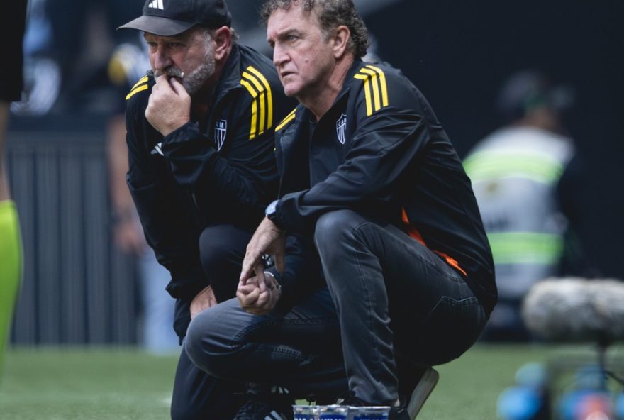 cuca-lamenta-falhas-defensivas-em-derrota-do-atletico-mg-e-busca-solucoes-para-retomar-vitorias