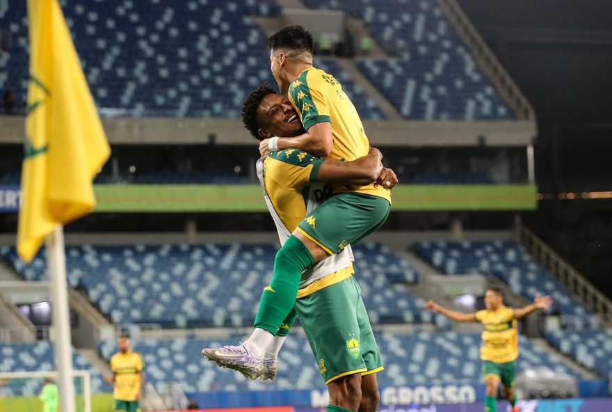 cuiaba-vence-terceira-seguida-como-mandante-na-serie-b-e-sobe-na-tabela