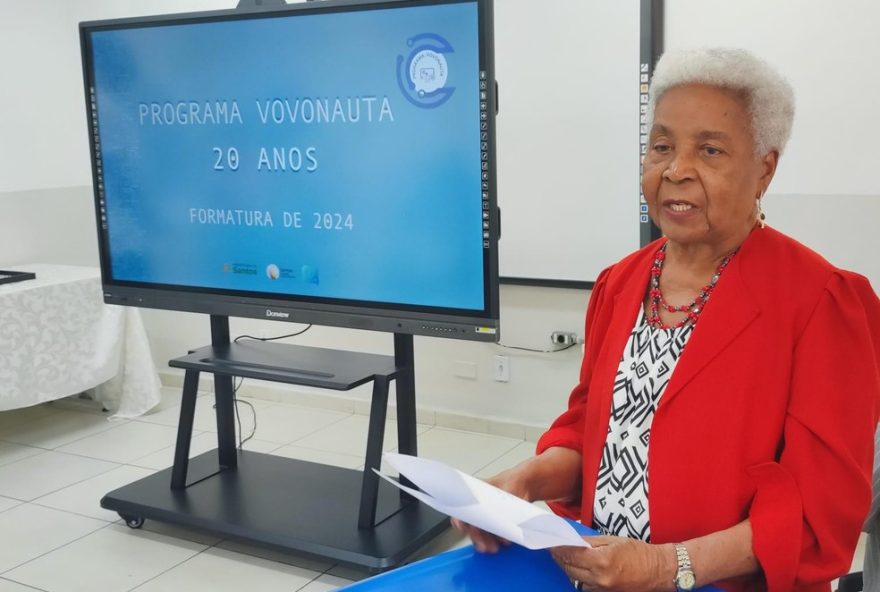 curso-de-inclusao-digital-para-idosos-em-santos3A-vovonauta-forma-40-novos-alunos-e-chega-a-5-mil-participantes