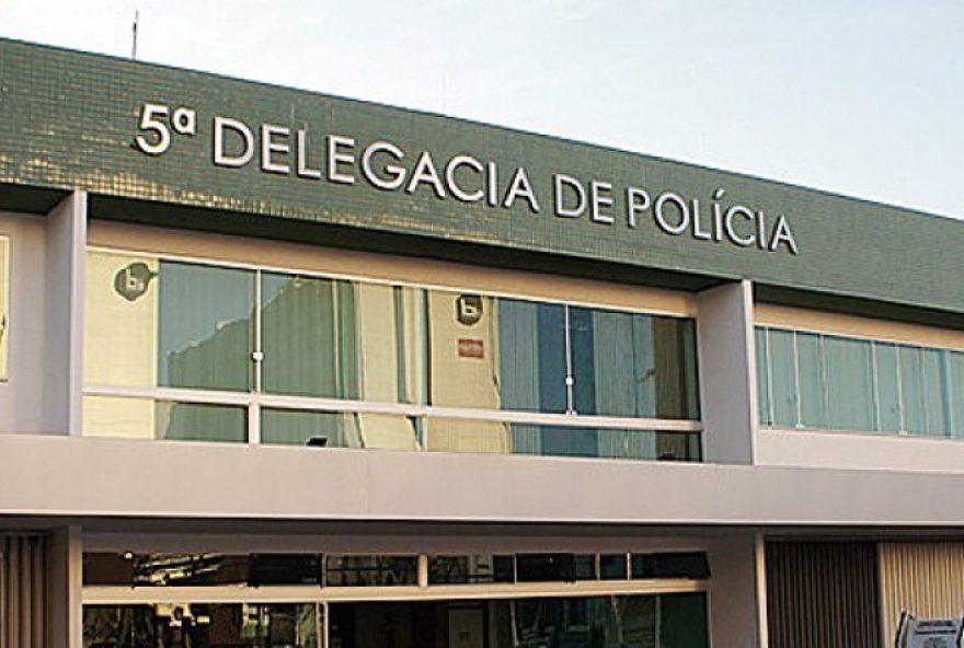 Suspeito foi autuado em flagrante e deve responder por armazenamento de vídeos com cenas de relações sexuais envolvendo crianças ou adolescentes e por transmitir o conteúdo.  (Foto: Divulgação/PCDF)