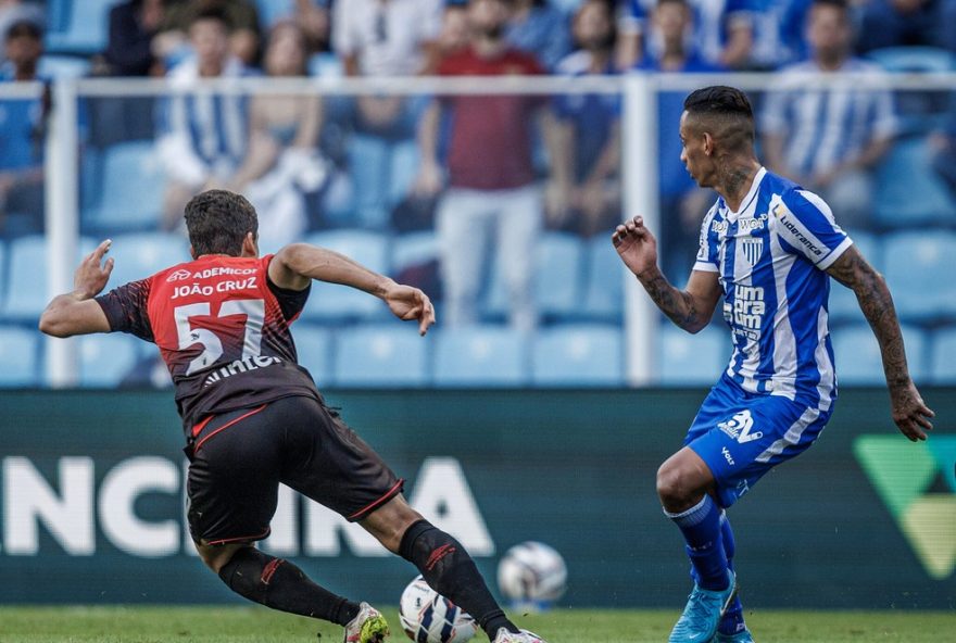 da-quadra-do-futsal-ao-campo-profissional3A-trajetorias-inspiradoras-de-jogadores-como-mendes2C-lukinhas2C-falcao-e-mais-alcancando-o-sucesso-com-dedicacao-e-paixao-pelo-esporte