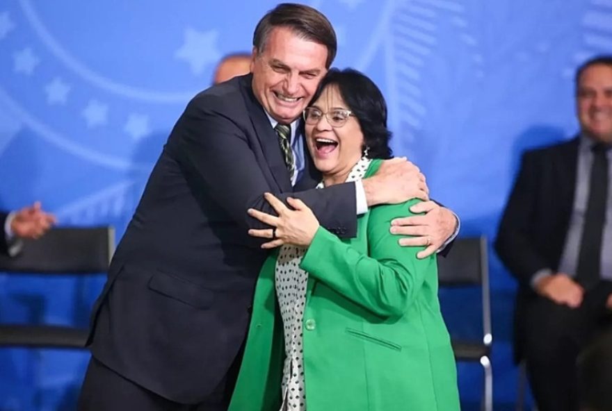 damares-alves-pede-prisao-domiciliar-para-bolsonaro-por-motivos-de-saude damares-alves-pede-prisao-domiciliar-para-bolsonaro-por-motivos-de-saude