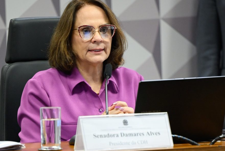 damares-visita-bolsonaro-as-vesperas-de-julgamento-no-stf3A-oracoes-e-conexao-em-meio-a-incertezas