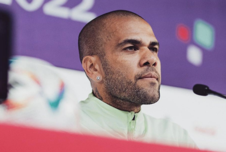 Daniel Alves paga fiança de R$ 5,5 milhões e deve deixar a prisão