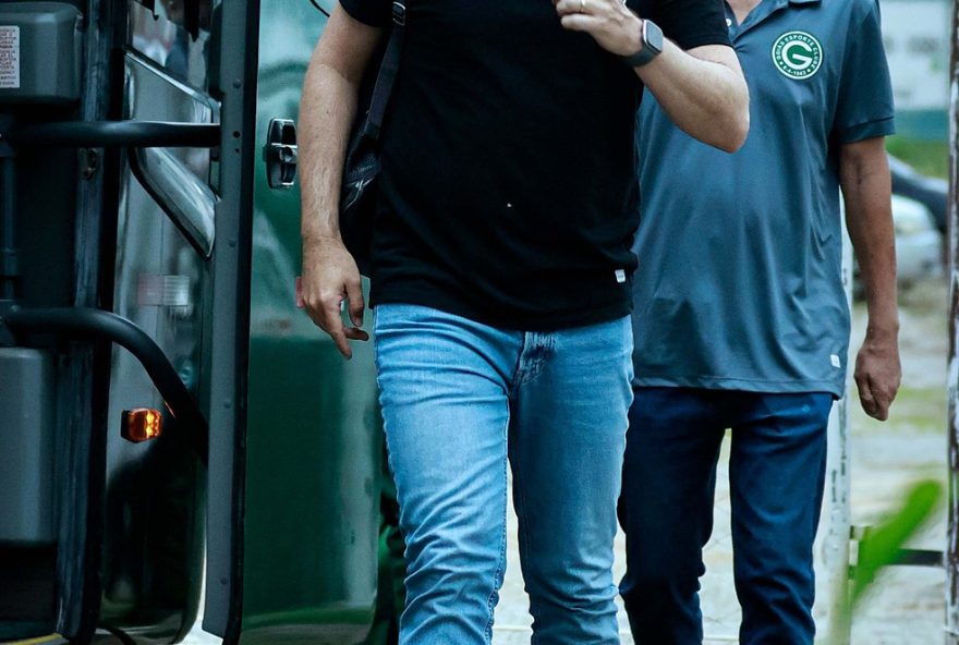 daniel-paulista-critica-arbitragem-em-empate-do-goias-e-confia-em-virada-na-serrinha daniel-paulista-critica-arbitragem-em-empate-do-goias-e-confia-em-virada-na-serrinha