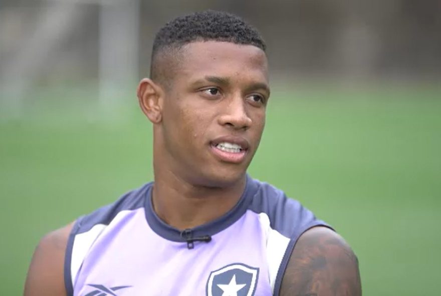 danilo-confiante-em-seu-desempenho-no-meio-campo-do-botafogo-e-destaca-a-importancia-da-marcacao-coletiva-sob-ancelotti