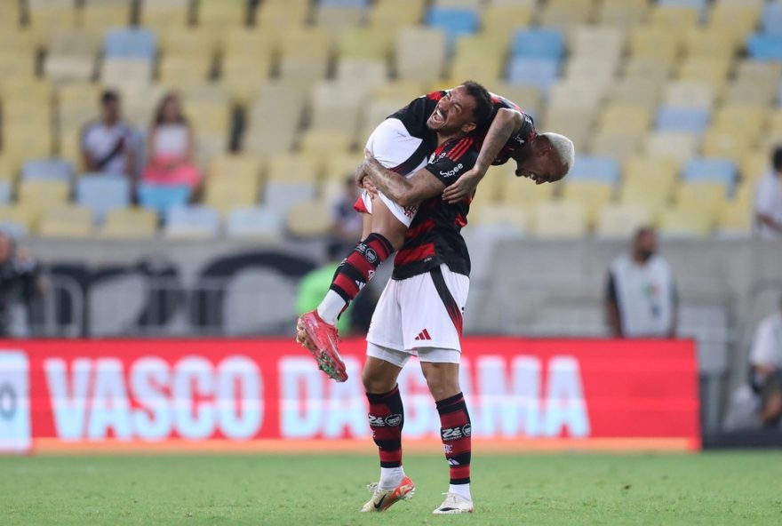 danilo-e-wesley-do-flamengo3A-parceria-dentro-e-fora-de-campo-pode-render-convocacao-para-a-selecao-brasileira-em-2025