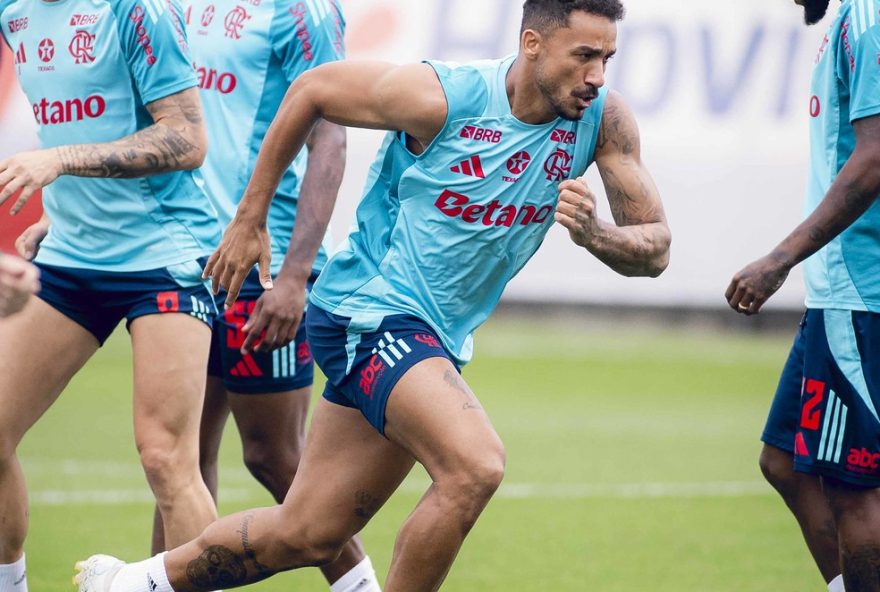 danilo-se-prepara-para-retorno-ao-time-titular-do-flamengo-apos-semana-de-treinos-intensos