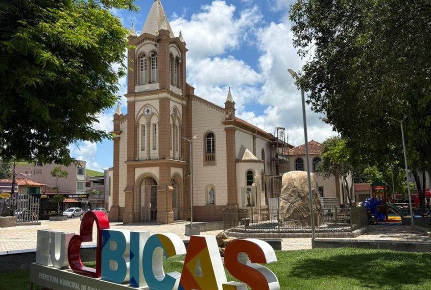 danilo2C-idolo-do-flamengo2C-retorna-a-bicas3A-o-reencontro-com-suas-raizes danilo2C-idolo-do-flamengo2C-retorna-a-bicas3A-o-reencontro-com-suas-raizes