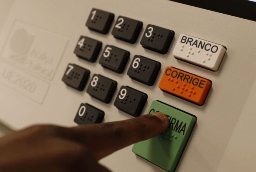 datafolha3A-lula-lidera-rejeicao-46252C-seguido-de-perto-por-flavio-bolsonaro-4525 datafolha3A-lula-lidera-rejeicao-46252C-seguido-de-perto-por-flavio-bolsonaro-4525