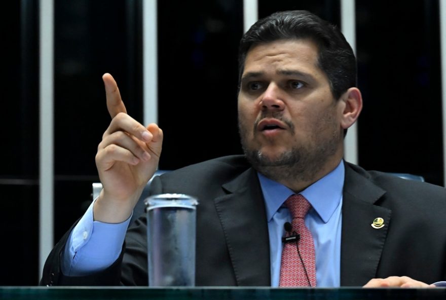 davi-alcolumbre-admite-possibilidade-de-analisar-impeachment-de-moraes