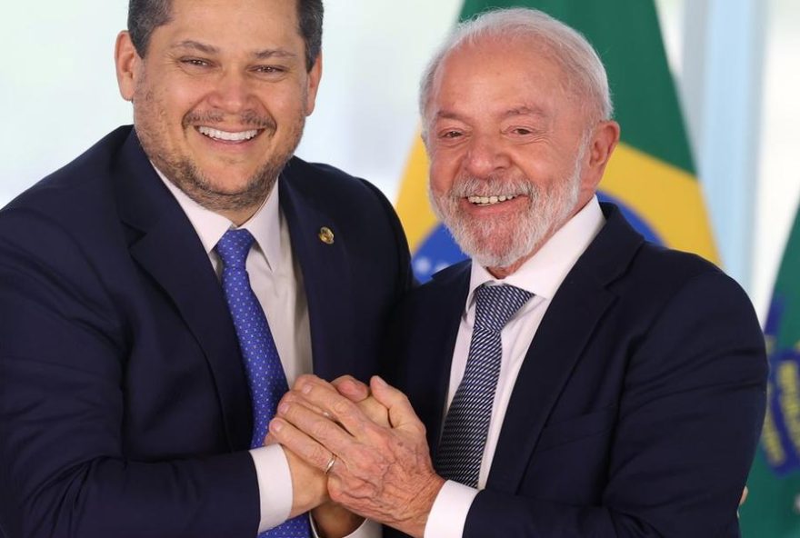 davi-alcolumbre-elogia-lula-e-sinaliza-tregua-apos-crise-na-indicacao-do-stf