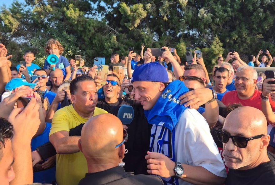 david-luiz-e-recebido-com-festa-ao-chegar-ao-chipre-para-reforcar-o-pafos-fc2C-prometendo-experiencia-e-lideranca-na-defesa