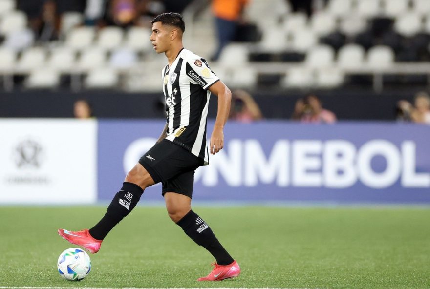 david-ricardo-destaca-oportunidade-como-titular-no-botafogo-e-elogia-barboza3A-promessa-de-ajustes-para-evitar-22gols-bobos22