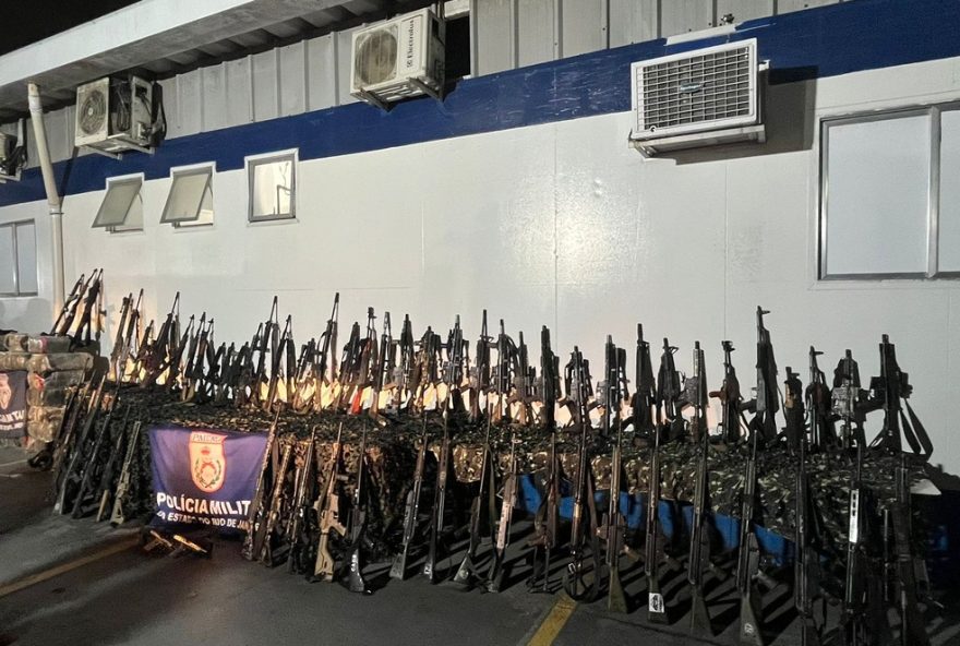 de-alcanca-recorde-com-800-fuzis-apreendidos-em-menos-de-um-ano de-alcanca-recorde-com-800-fuzis-apreendidos-em-menos-de-um-ano