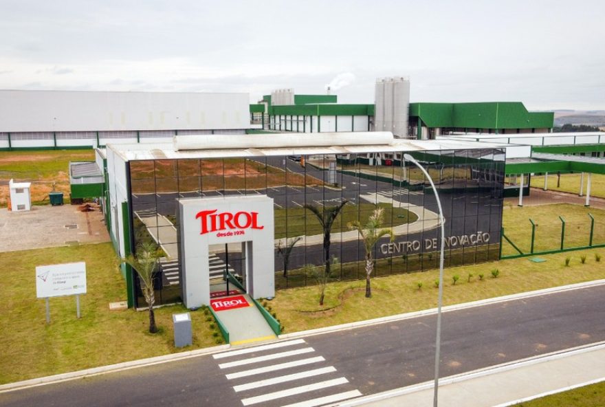 de-anuncia-fabrica-em-sc-para-processar-1-mi-de-litros-de-leite-por-dia