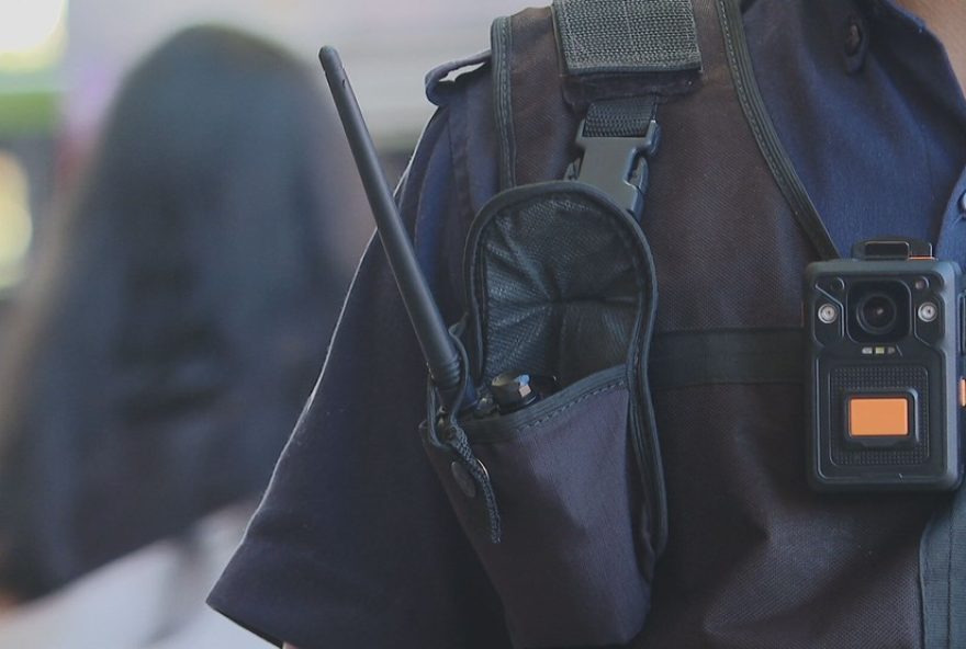 de-df-implementara-cameras-corporais-para-garantir-seguranca-em-operacoes.-saiba-mais de-df-implementara-cameras-corporais-para-garantir-seguranca-em-operacoes.-saiba-mais