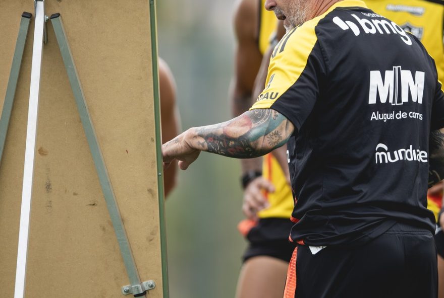 de-enfrenta-bolivar-em-jogo-decisivo-pela-copa-sul-americana3A-sampaoli-fecha-preparacao-com-desfalques-e-pressao-para-vencer