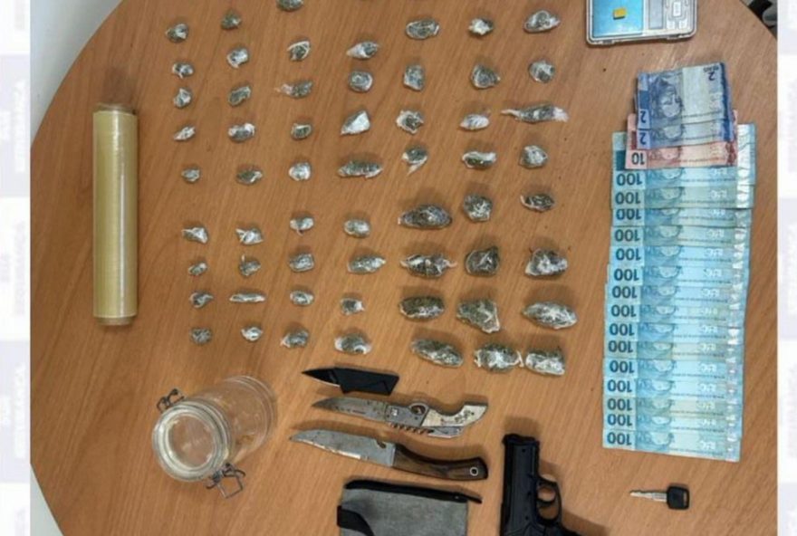 de-faz-segunda-apreensao-de-drogas-em-noronha3A-homem-de-23-anos-e-preso-com-maconha2C-haxixe-e-ecstasy