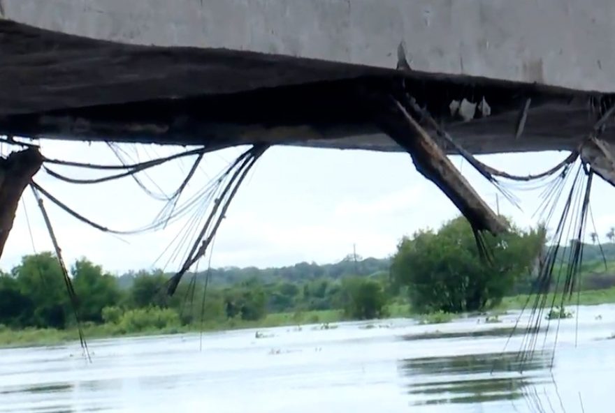 de-libera-travessia-de-pedestres-na-ponte-do-rio-pindare2C-br-3163A-saiba-mais