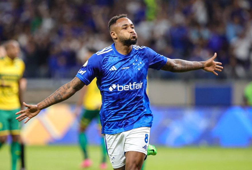MG - BELO HORIZONTE - 13/06/2024 - BRASILEIRO A 2024, CRUZEIRO X CUIABA - Rafa Silva jogador do Cruzeiro comemora seu gol durante partida contra o Cuiaba no estadio Mineirao pelo campeonato Brasileiro A 2024. Foto: Gilson Lobo/AGIF