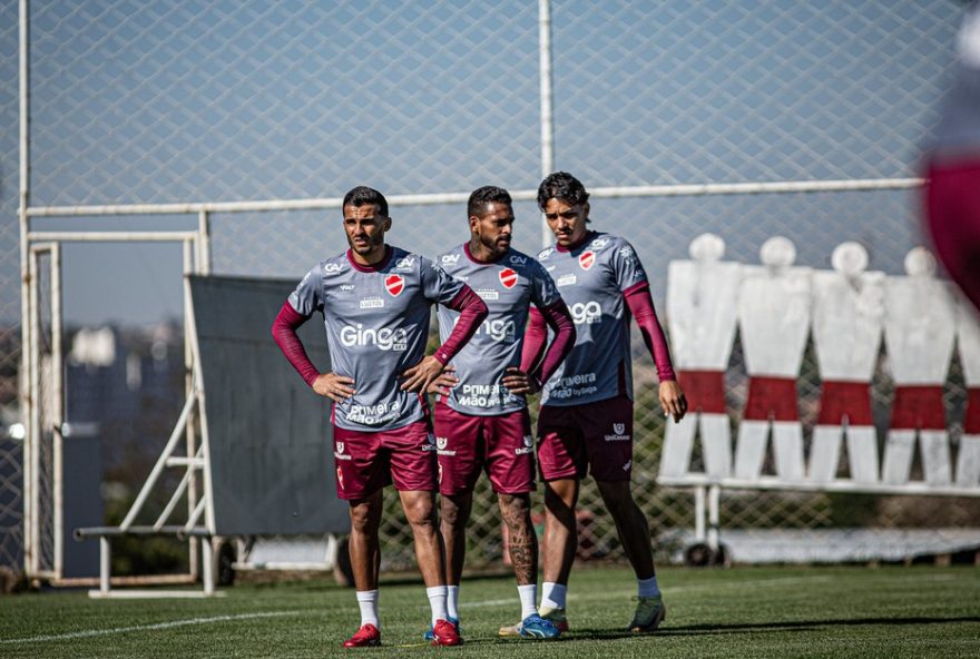 de-nova-se-prepara-para-enfrentar-paysandu-apos-derrota-para-coritiba3A-jogadores-lesionados-podem-voltar.-demissao-do-tecnico-gera-alerta