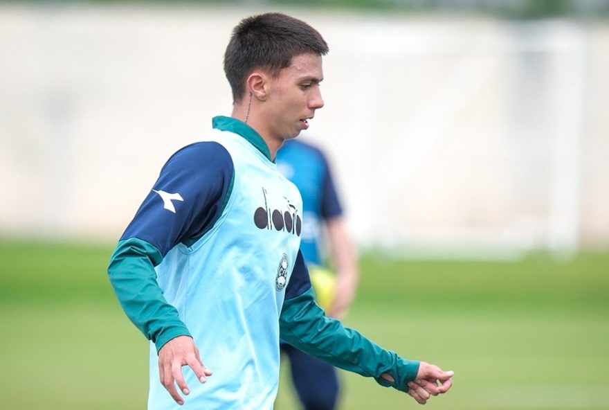 de-titular-a-terceira-opcao3A-entenda-situacao-de-joao-almeida-no-coritiba