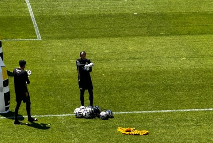 de3A-axel-unico-goleiro-presente-em-treino3B-lesoes-preocupam-para-confronto-contra-o-avai.-alisson-e-georgemy-ausentes