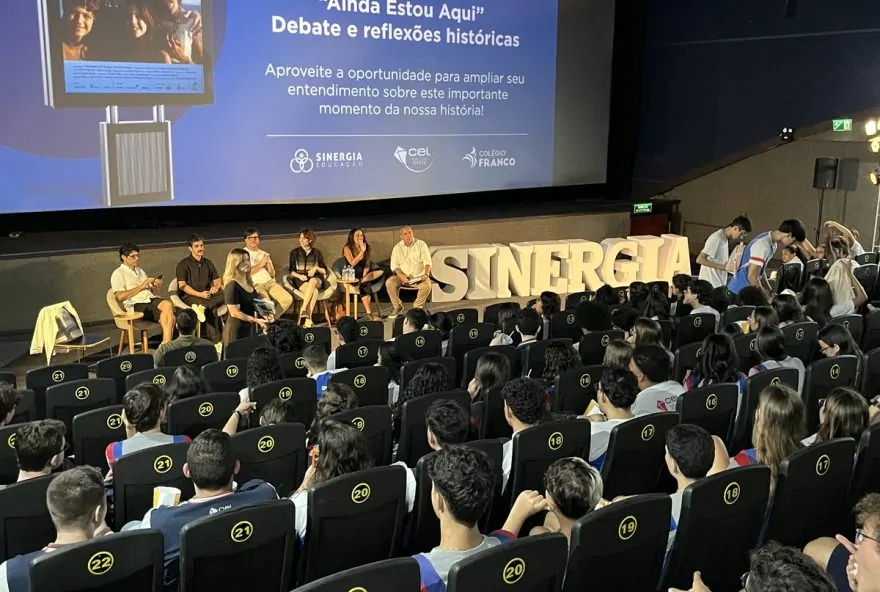 debate-enriquecedor-entre-atores-e-estudantes-sobre-a-ditadura-no-filme-22ainda-estou-aqui22