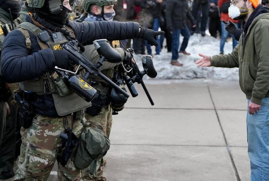 decisao-judicial-restringe-acoes-do-de-apos-abusos-em-minneapolis decisao-judicial-restringe-acoes-do-de-apos-abusos-em-minneapolis