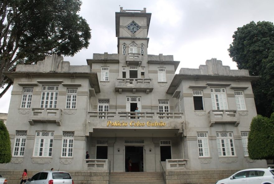 decisao-judicial-suspende-pagamento-de-auxilio-alimentacao-a-gestores-em-garanhuns3A-multa-diaria-de-r2410-mil-em-caso-de-descumprimento