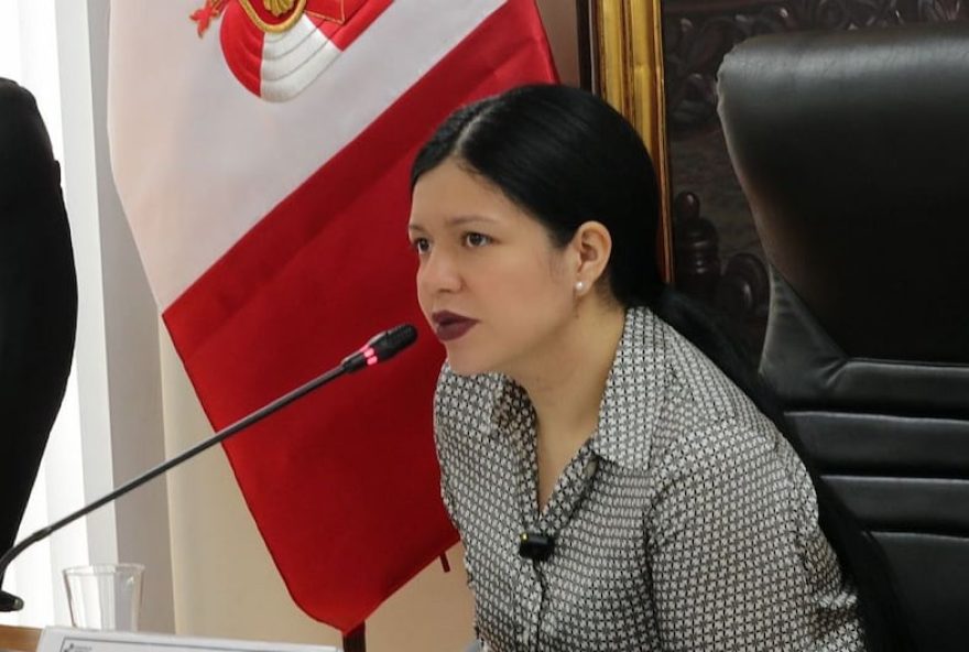 declaraciones-de-la-congresista-ariana-orue-sobre-la-contratacion-de-la-pareja-de-su-hermana