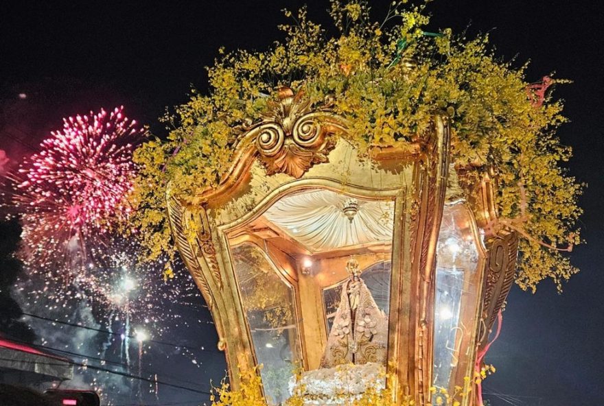 decoracao-do-cirio-20253A-conheca-os-decoradores-responsaveis-pelas-35-mil-flores-da-festa-de-nazare