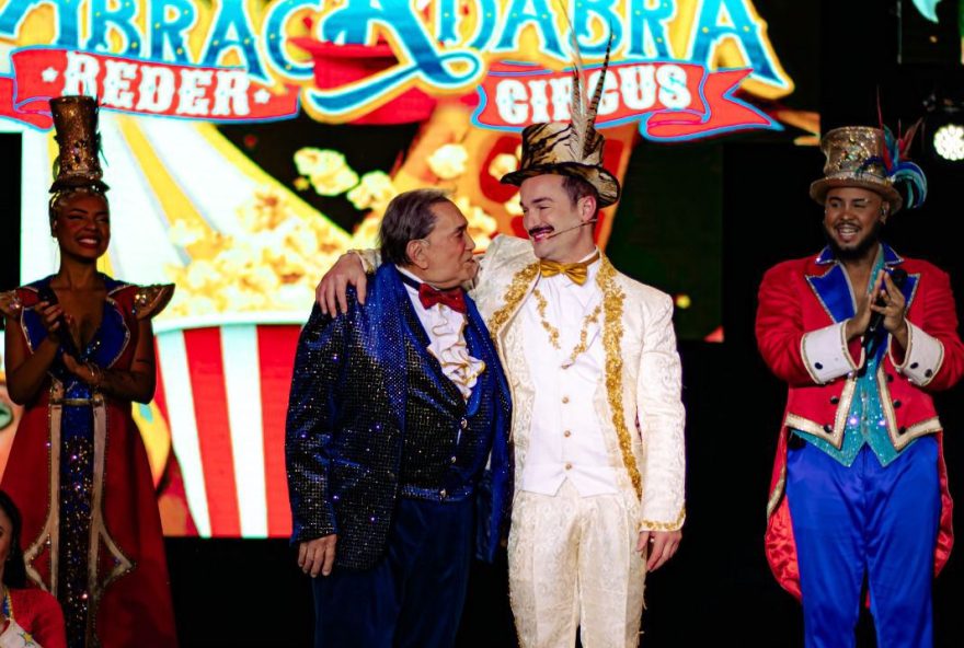 dede-santana-e-diego-hypolito-estrelam-22abracadabra222C-circo-musical-de-frederico-reder2C-em-goiania dede-santana-e-diego-hypolito-estrelam-22abracadabra222C-circo-musical-de-frederico-reder2C-em-goiania