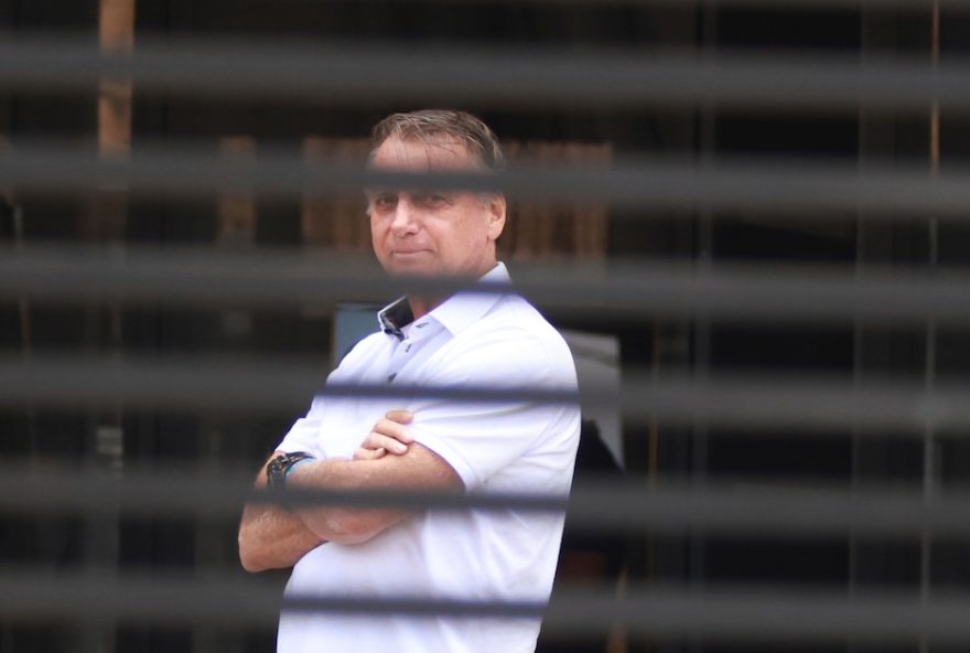 defensa-de-jair-bolsonaro-pide-cumplir-condena-en-prision-domiciliaria-por-motivos-de-salud