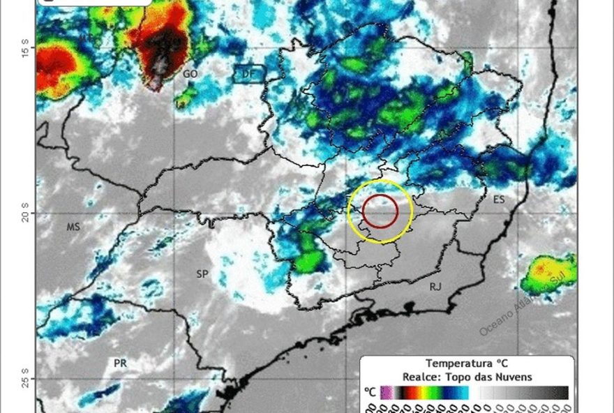 defesa-civil-de-bh-alerta-para-chuva-forte-nesta-quinta-feira-23A-casas-sao-danificadas-apos-queda-de-arvore