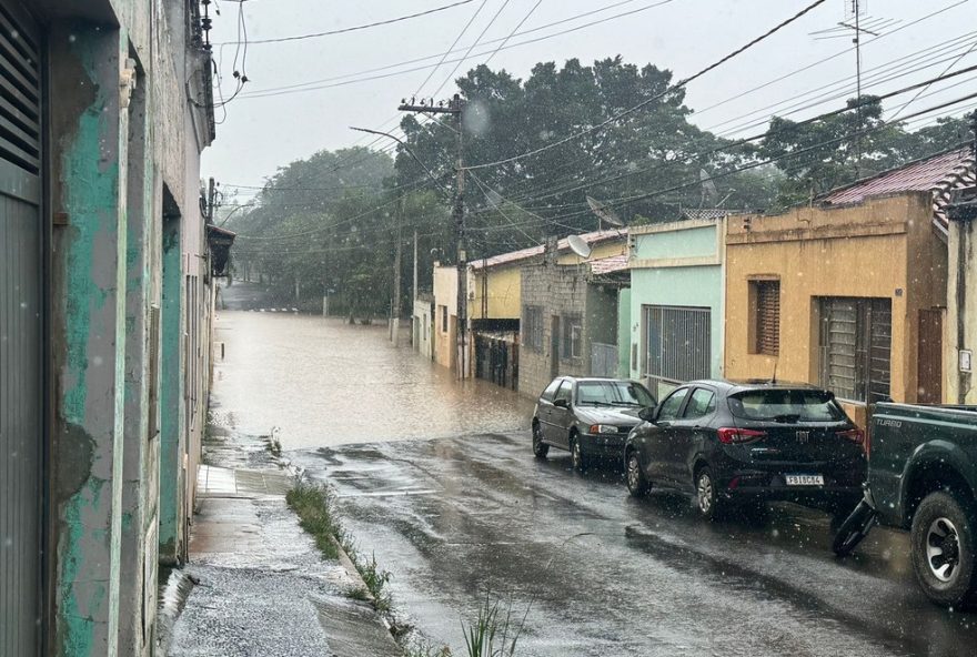 defesa-civil-emite-alerta-sonoro-em-celulares-do-interior-de-sp3A-risco-de-chuvas-intensas-em-diversas-cidades