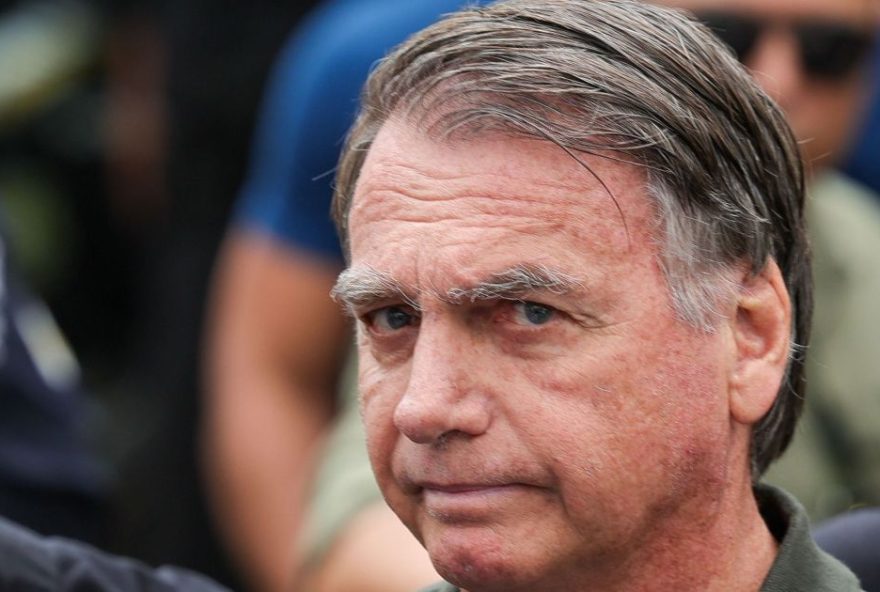 defesa-de-bolsonaro-nega-uso-de-celular-em-visita-de-nikolas-ferreira