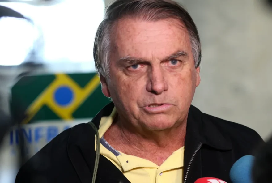 defesa-de-bolsonaro-solicita-autorizacao-para-visitas-de-seus-filhos-e-michelle-apos-prisao