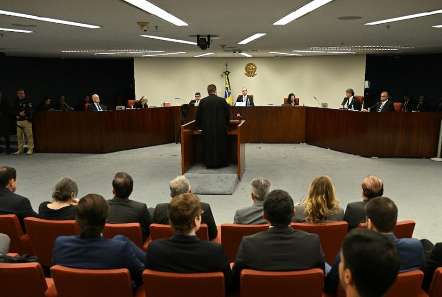 defesa-do-ex-presidente-brasileiro-bolsonaro-pede-sua-absolvicao