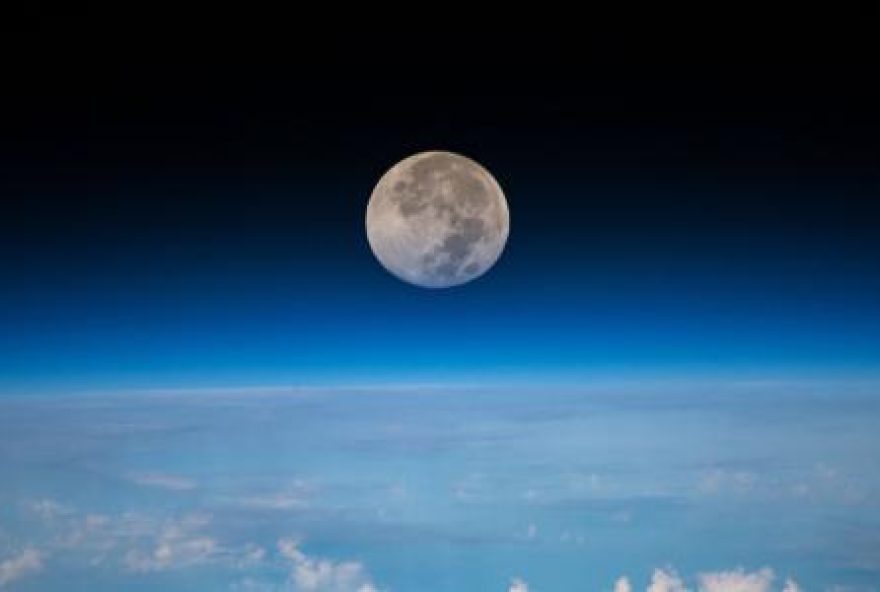 delirio3F-construir-data-center-no-espaco-salva-a-ia-ou-cria-um-desastre3F delirio3F-construir-data-center-no-espaco-salva-a-ia-ou-cria-um-desastre3F