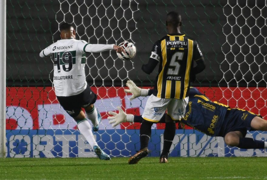 dellatorre-deixa-o-coritiba-e-acerta-com-o-vila-nova-para-a-proxima-temporada