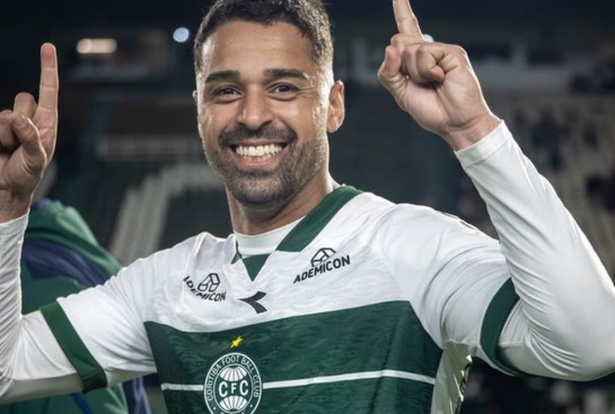 dellatorre-quebra-jejum-e-lidera-coritiba-rumo-a-elite-da-serie-b3A-analise-e-expectativas-para-proximo-duelo