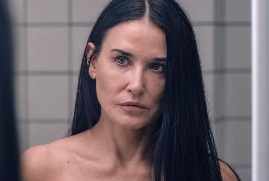 demi-moore3A-favorita-ao-oscar-2025-e-recordista-do-framboesa-de-ouro