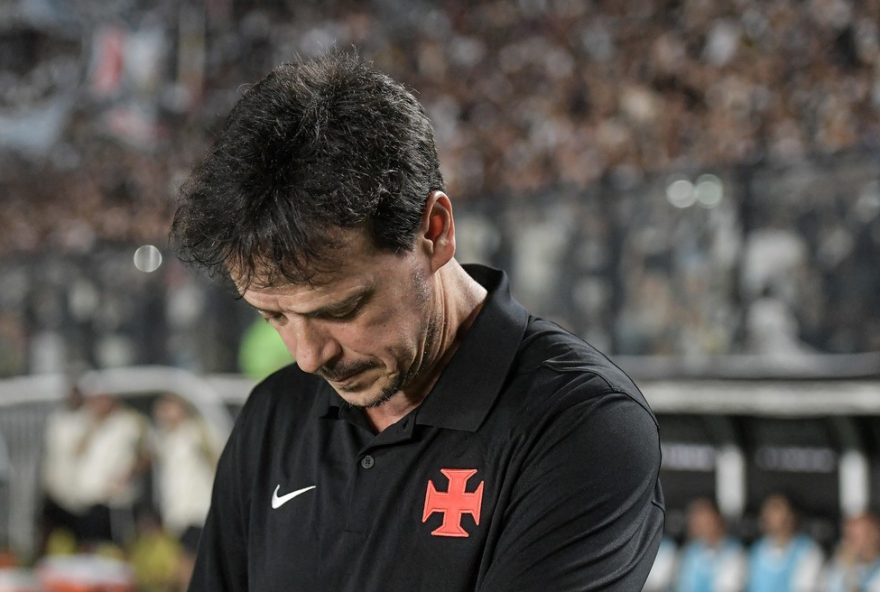 demissao-de-diniz-pega-de-surpresa-no-vasco3A-pressao-interna-e-saida-inesperada-abalam-o-clube RJ - RIO DE JANEIRO - 02/02/2026 - CARIOCA 2026, MADUREIRA X VASCO - Fernando Diniz tecnico do Vasco durante partida contra o Madureira no estadio Sao Januario pelo campeonato Carioca 2026. Foto: Thiago Ribeiro/AGIF