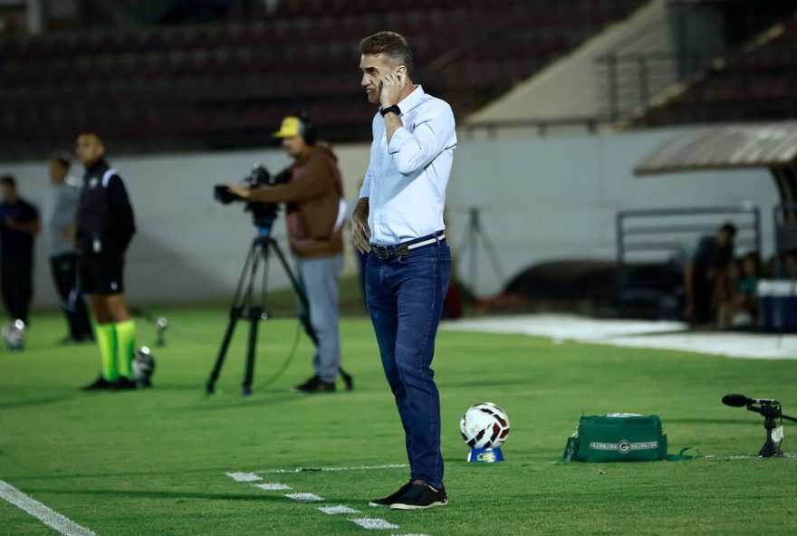 demissao-do-tecnico-vagner-mancini-pressiona-o-goias-na-reta-final-da-serie-b3A-time-busca-reverter-ma-fase-e-manter-posicao-no-g-4