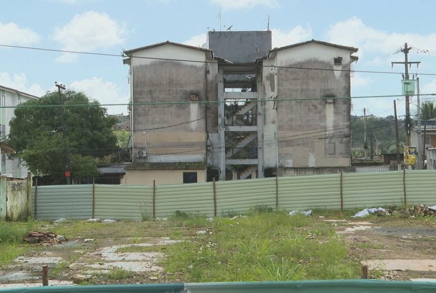 demolicao-de-predio-sem-indenizacao-gera-polemica-no-grande-recife3A-moradores-protestam-por-compensacao-no-conjunto-residencial-marcos-freire