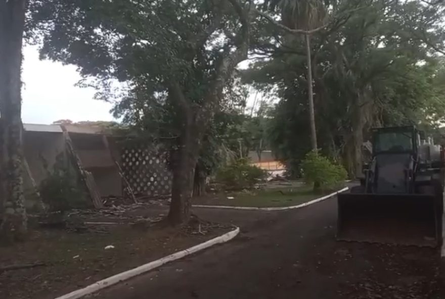 demolicao-do-bloco-h22-de-oscar-niemeyer-no-dcta2C-em-sao-jose-dos-campos demolicao-do-bloco-h22-de-oscar-niemeyer-no-dcta2C-em-sao-jose-dos-campos