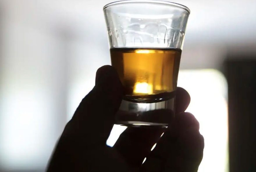 denuncia-de-tentativa-de-homicidio-por-envenenamento-de-cachaca-em-vizinho3A-autoridades-investigam-caso-de-vinganca denuncia-de-tentativa-de-homicidio-por-envenenamento-de-cachaca-em-vizinho3A-autoridades-investigam-caso-de-vinganca