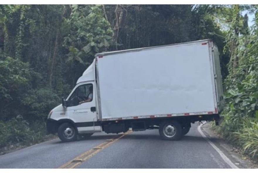 denuncias-de-moradores3A-caminhoes-circulam-livremente-na-serra-da-cantareira2C-em-sao-paulo2C-colocando-vidas-em-perigo